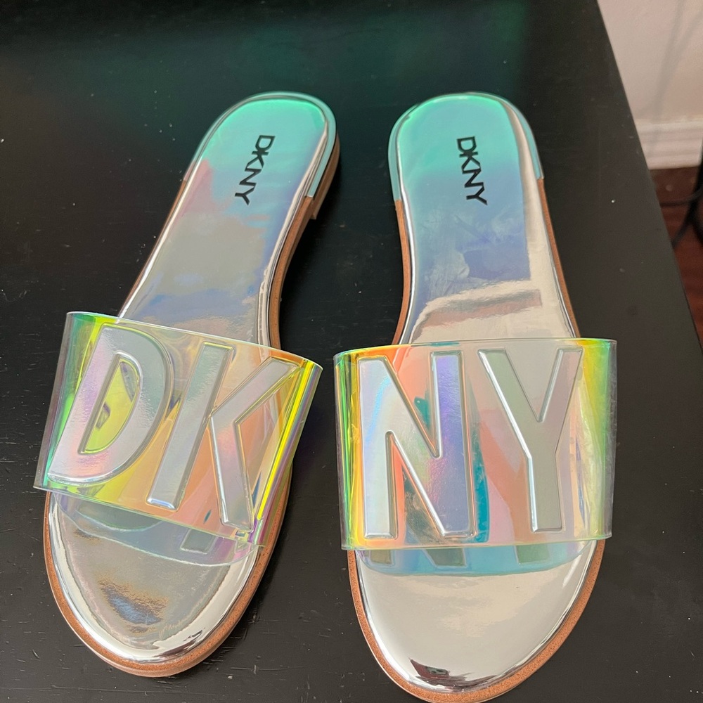 New DKNY slip on saldals